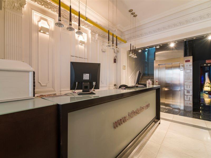 Petit Palace Arenal Hotel 3*