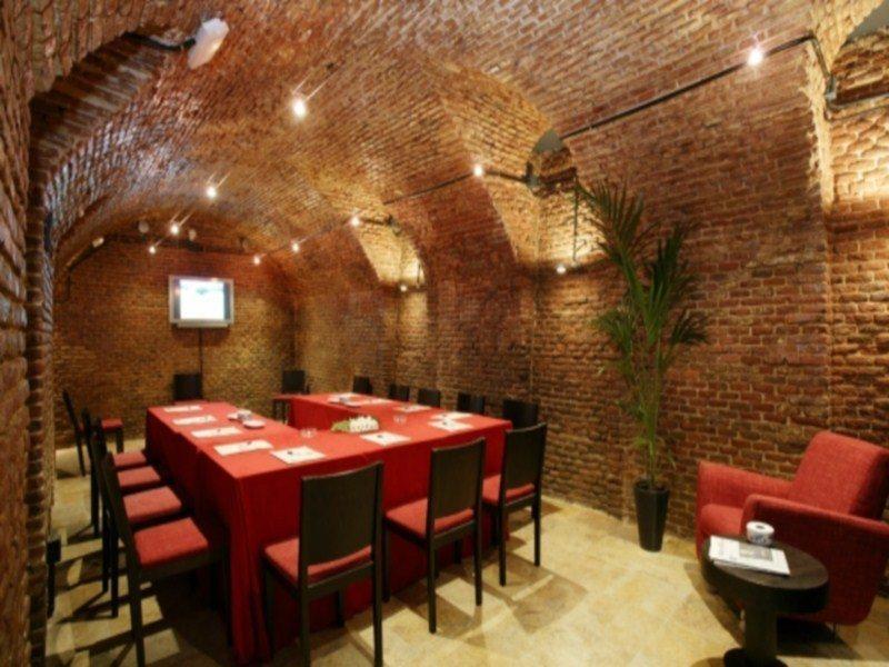 Petit Palace Arenal Hotel 3*