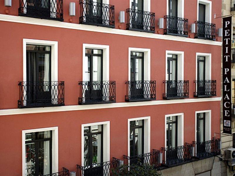 Petit Palace Tres Cruces Hotel