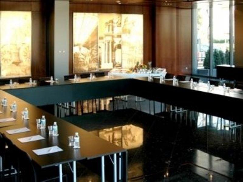 Maydrit Airport Hotel 4*