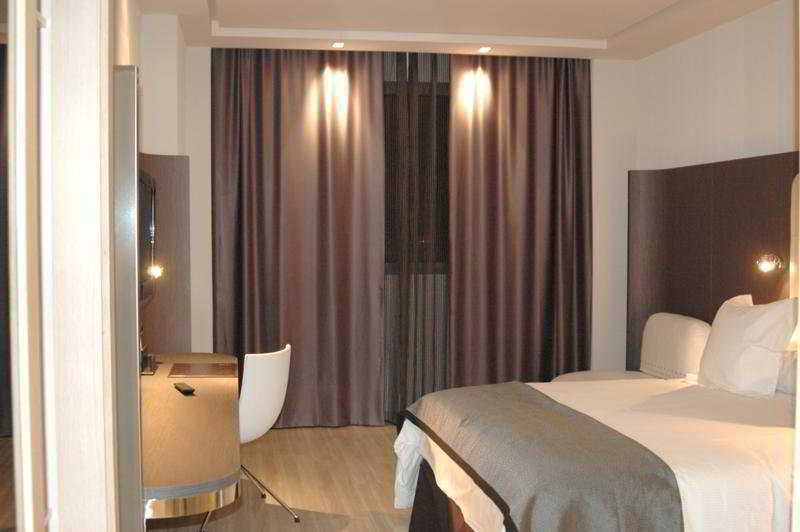 Hotel Maydrit Airport