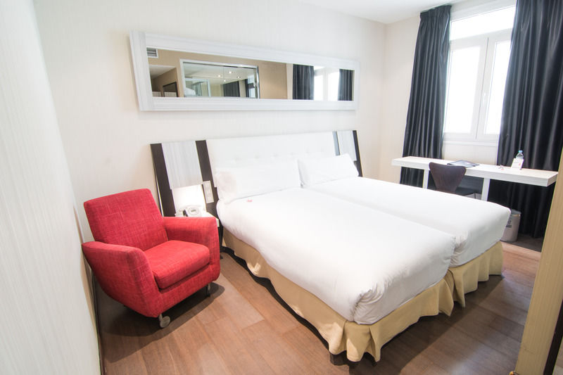 Hotel Petit Palace Arenal 3*