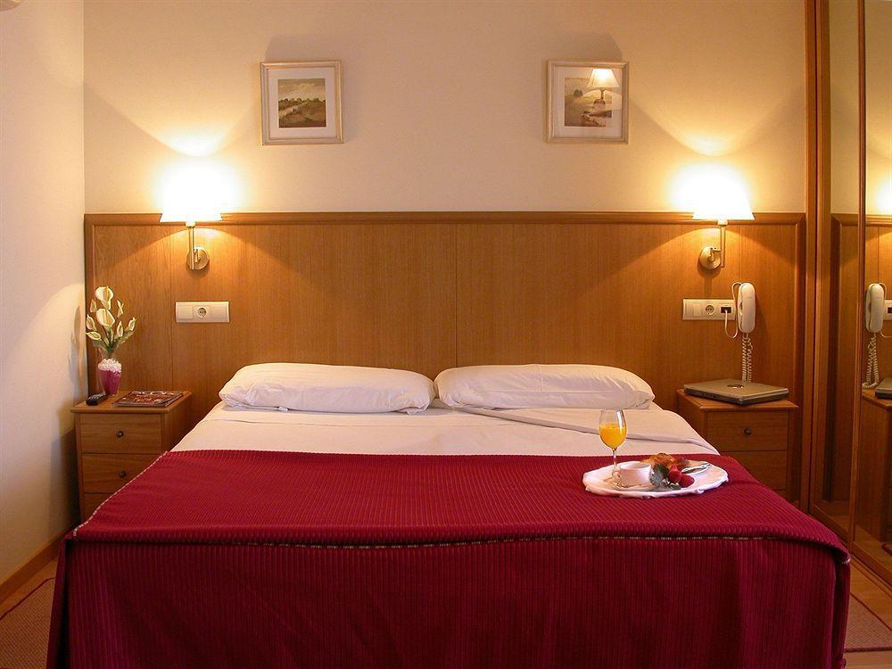 Hotel Ah El Parque - Arturo Soria Centro 4*