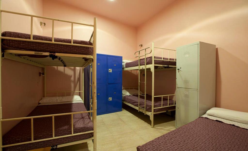 La De Huertas Hostal *