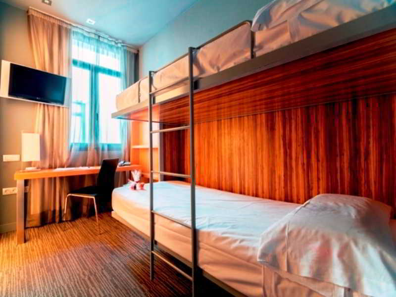 Hotel Petit Palace Tres Cruces 3*