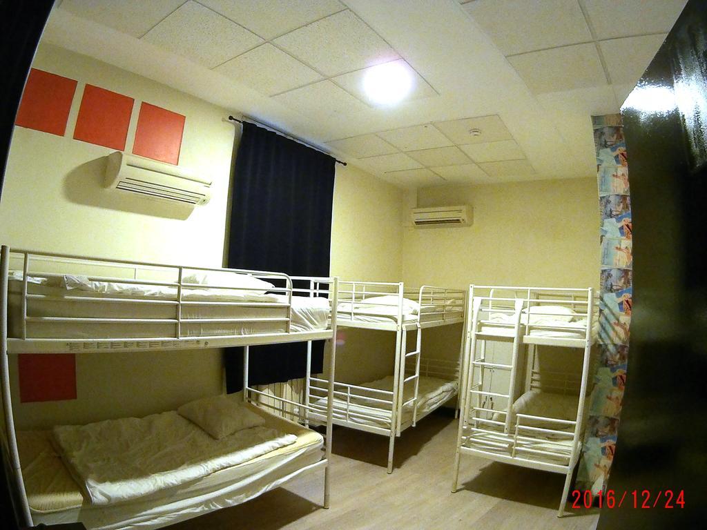 Meetingpoint Hostal *