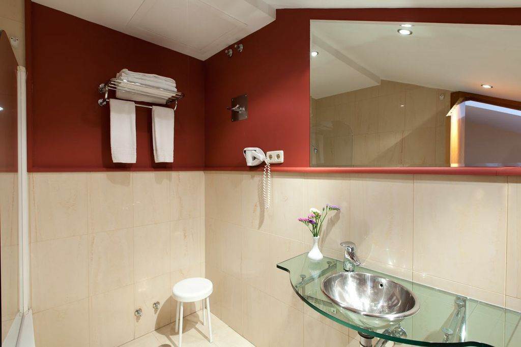 Hotel Ateneo Puerta Del Sol 3*