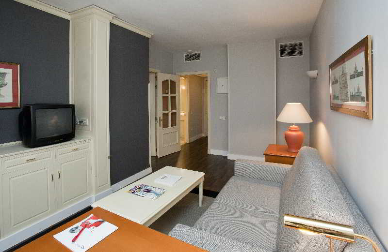 Ilunion Hotel