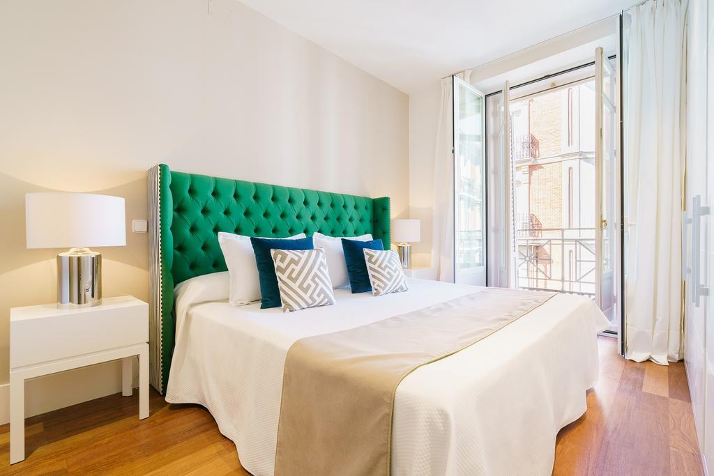 Club Paseo De Recoletos Apartamento *