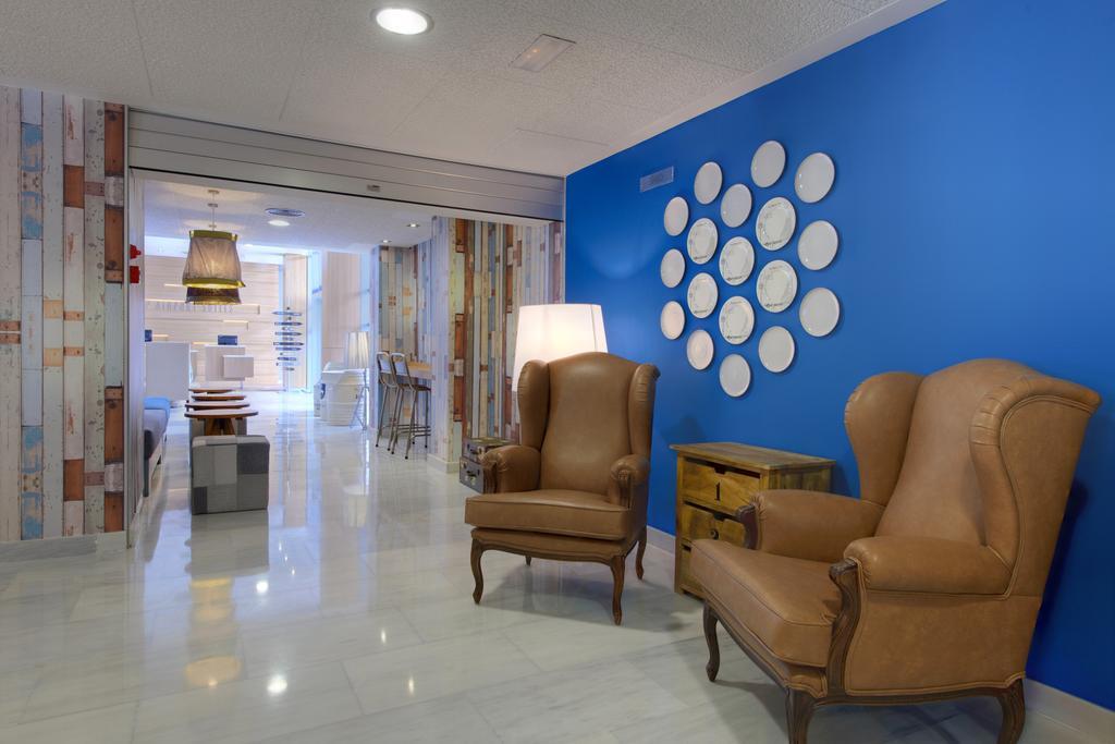 Aparthotel Airport Suites, Affiliated By Melia 2*
