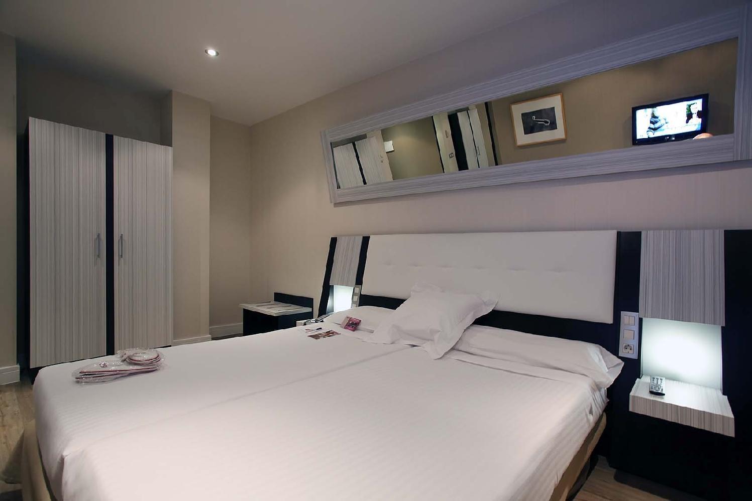 Petit Palace Arenal Hotel 3*