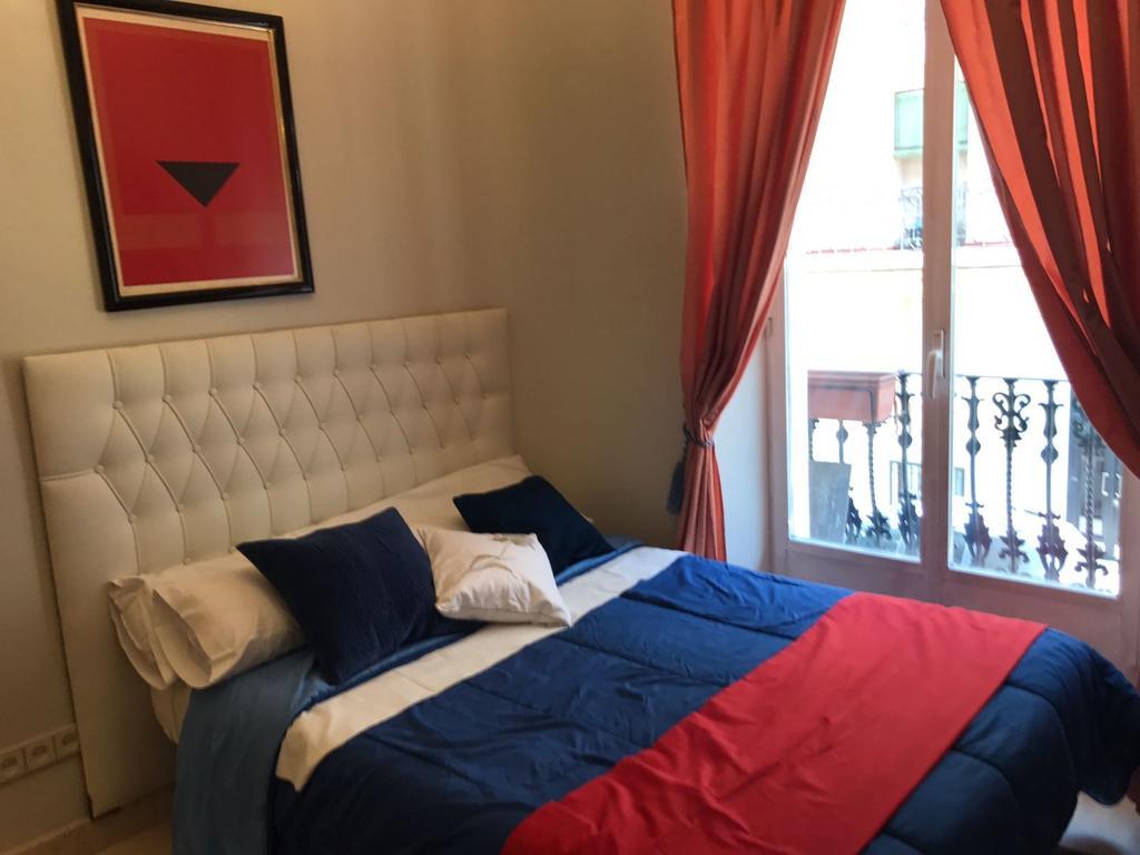 Bookingham ★apartaments & * Madrid