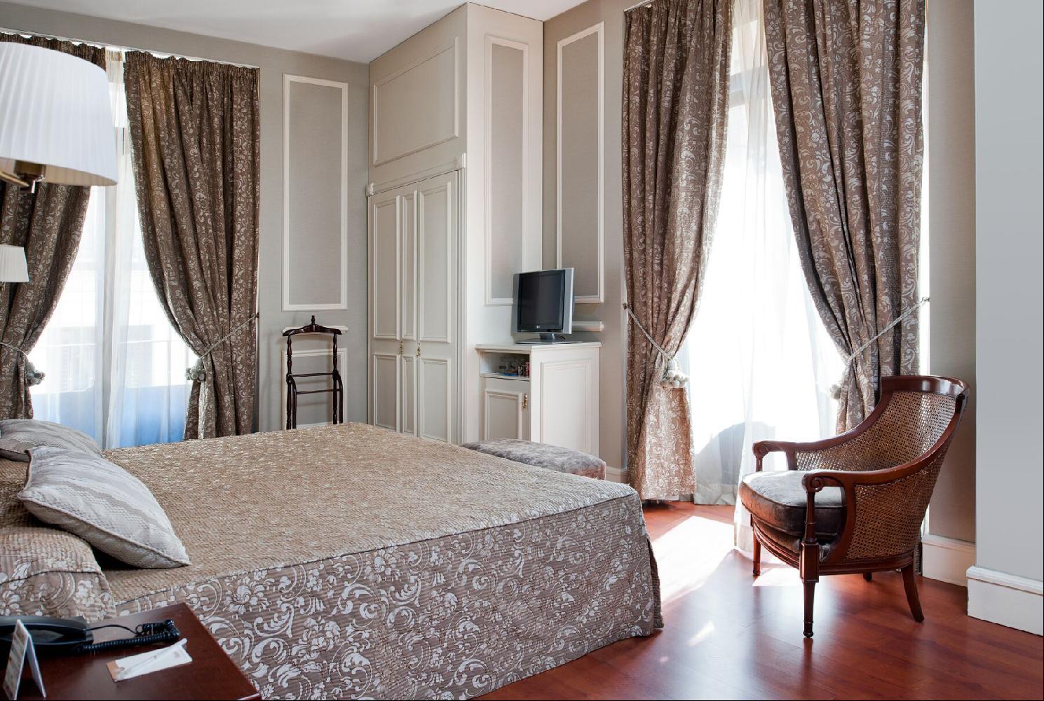 Catalonia Cortes Hotel