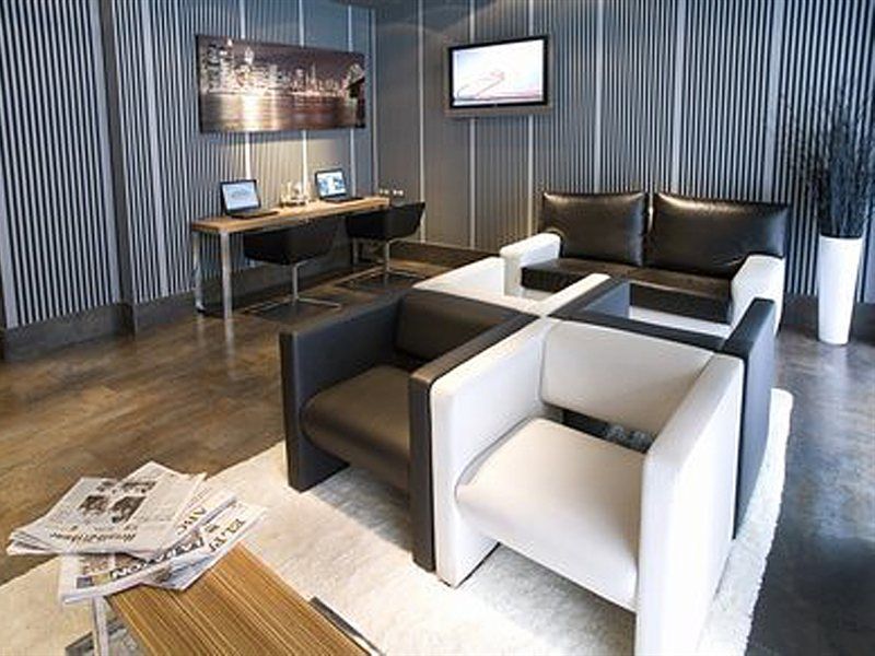 Petit Palace Tres Cruces 3*