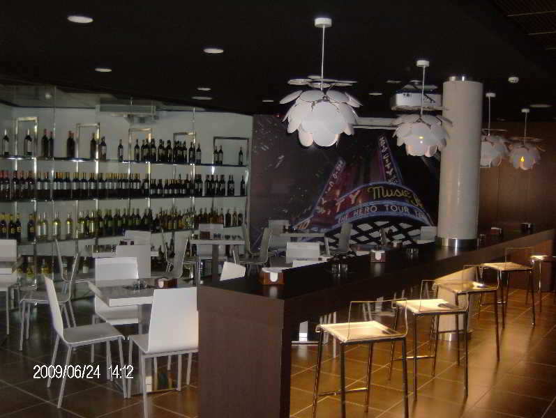 Hotel Tach Airport