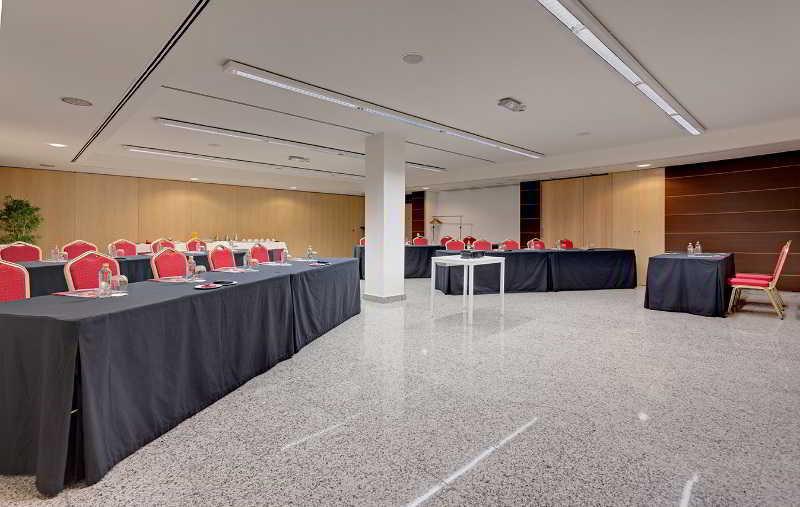 Crowne Plaza Airport Hotel 4*