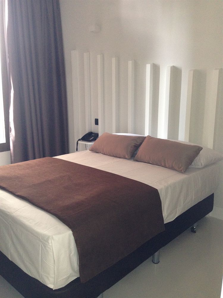 Gran Via 44 Hostal *
