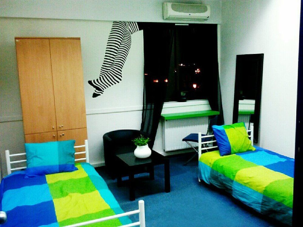 Meetingpoint Hostal *