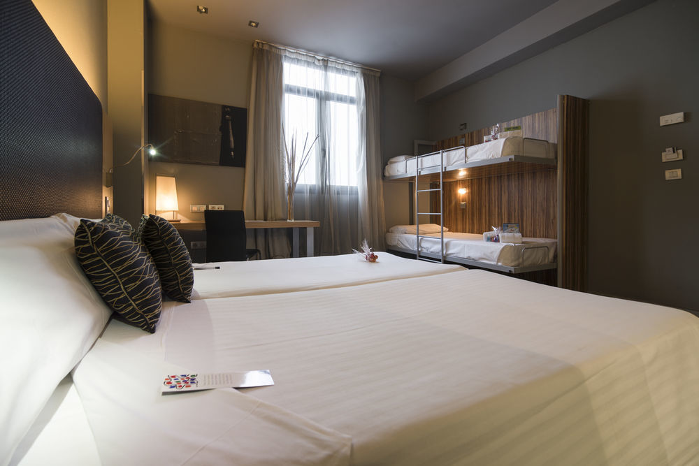 Petit Palace Tres Cruces Hotel 3*