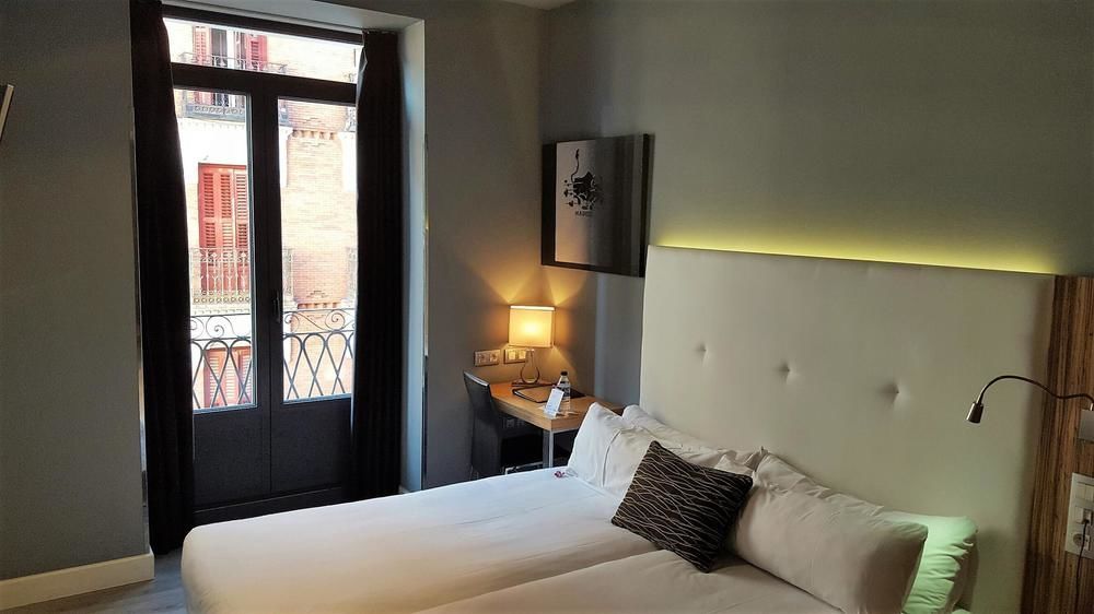 Petit Palace Tres Cruces 3*