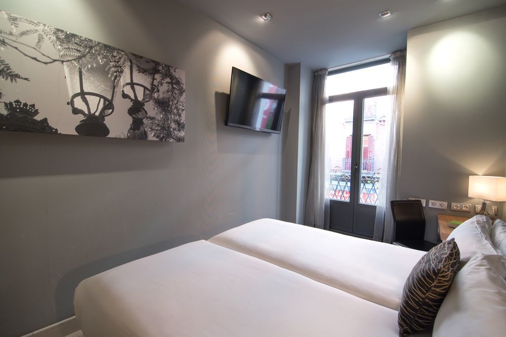 Petit Palace Tres Cruces Hotel 3*