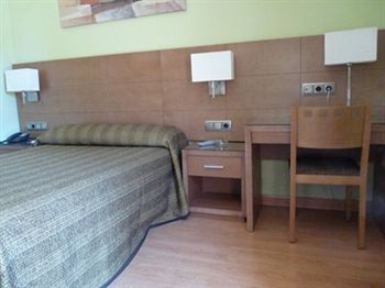 4c Puerta Europa 2* Madrid