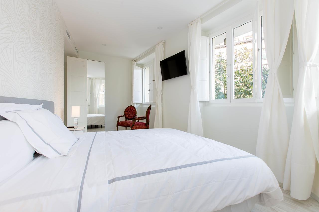 Book In - Cascorro Deluxe