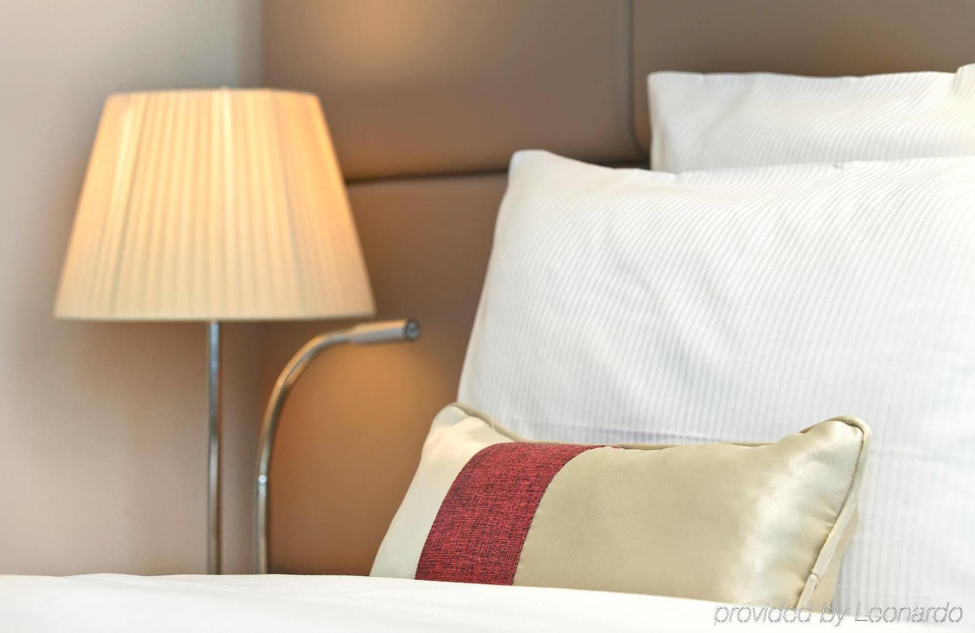 Crowne Plaza Airport Hotel 4*