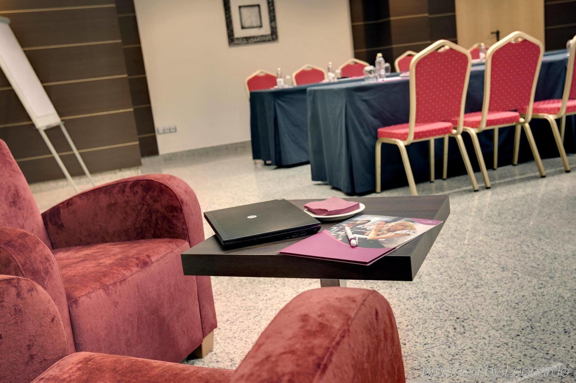 Hotel Crowne Plaza Airport 4*