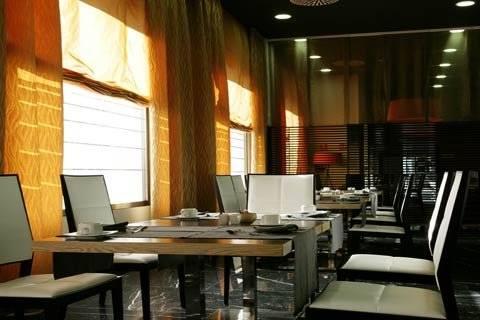 High Tech Nueva Castellana 3*
