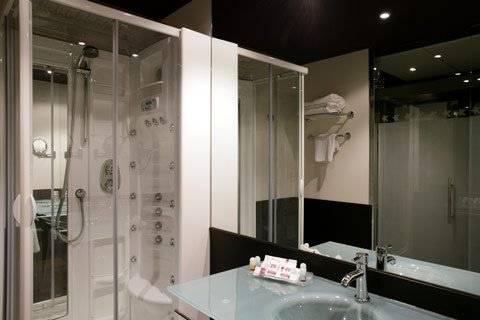 High Tech Nueva Castellana Hotel 3*
