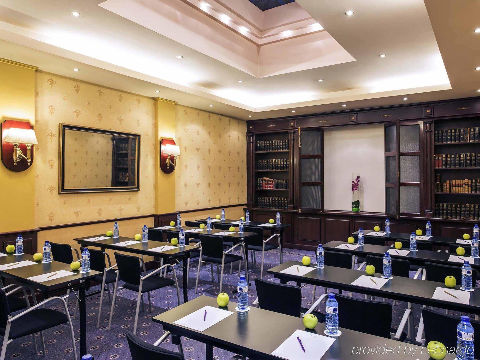 One Plaza De España Hotel 4*