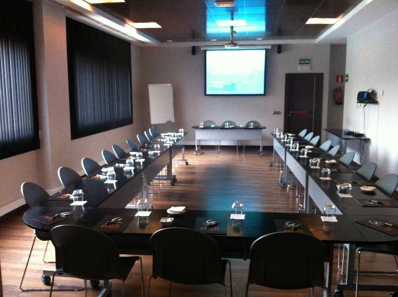 Hotel Tach Airport 4*