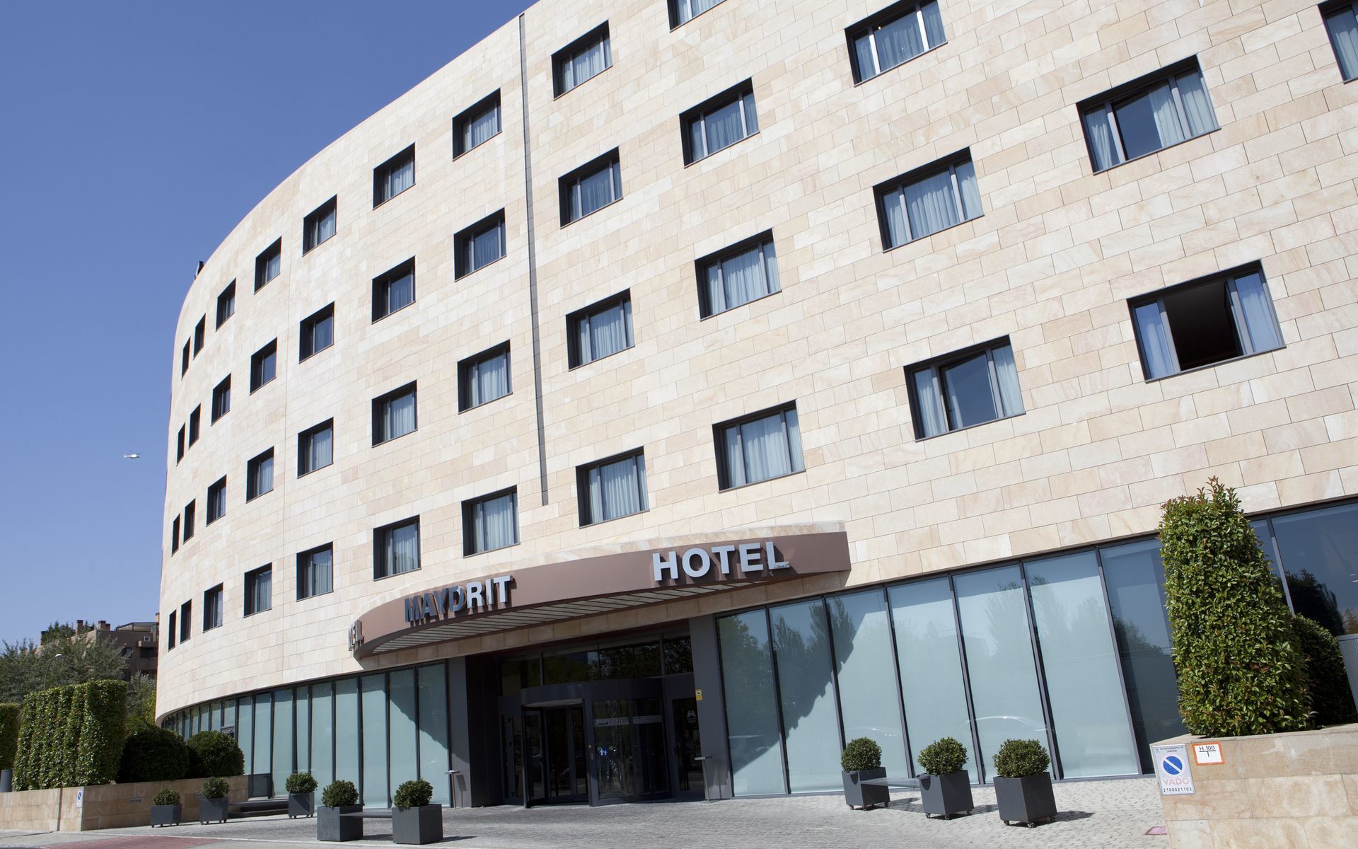Hotel Maydrit Airport 4*