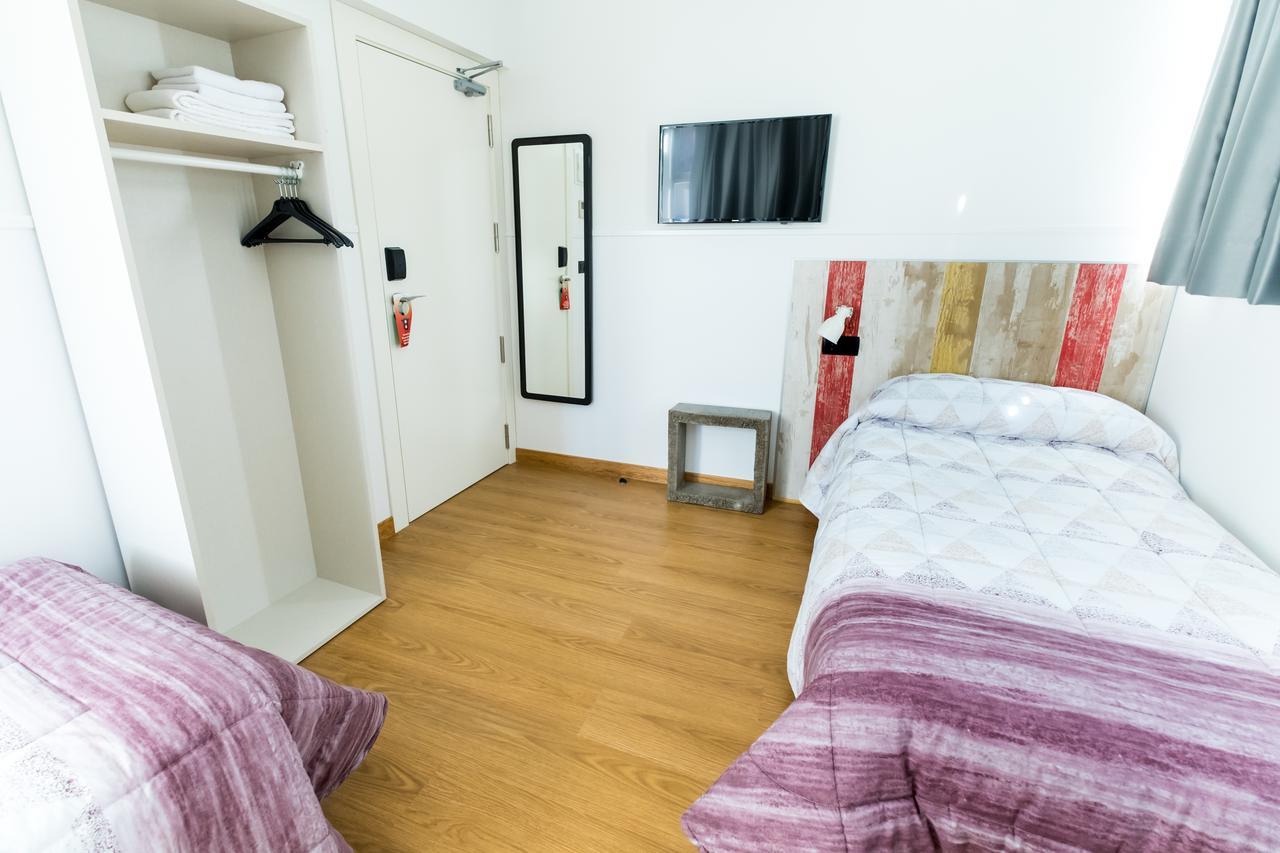 Far Bernabeu Hostal Madrid