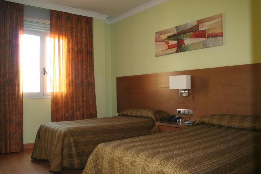 Hotel 4c Puerta Europa