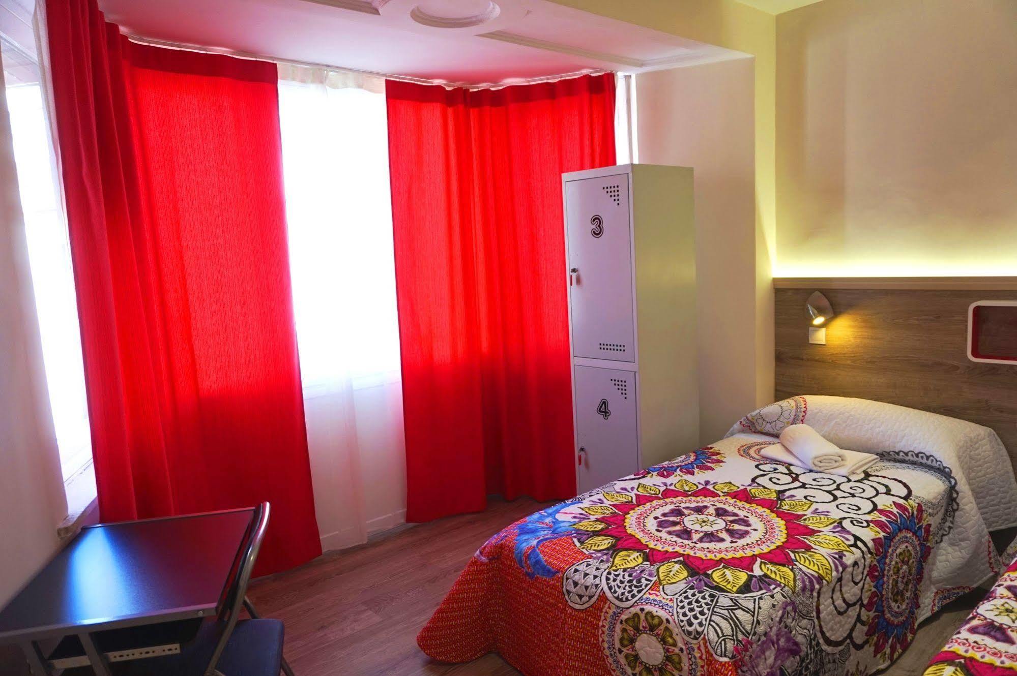 Muchomadrid Hostal *