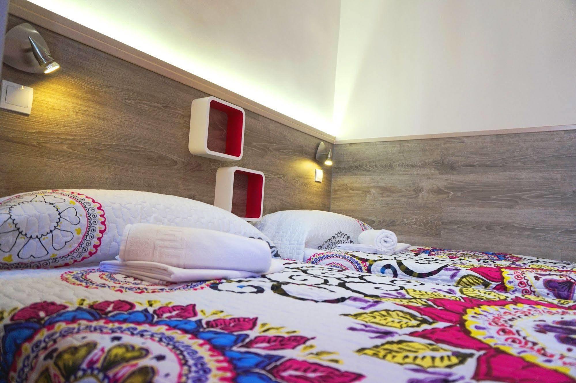 Muchomadrid Hostal