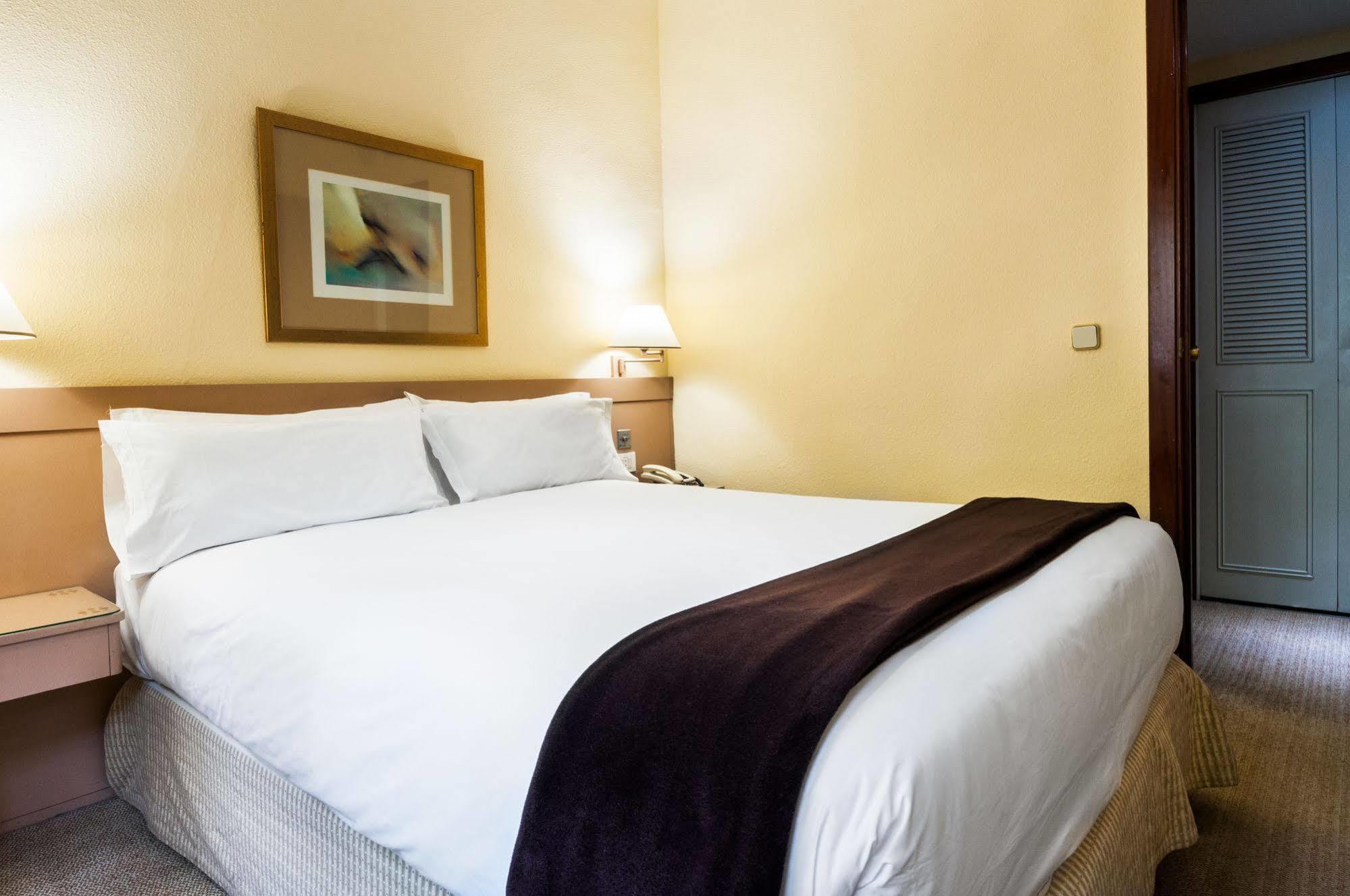 Apartahotel Espahotel Plaza Basílica 3*
