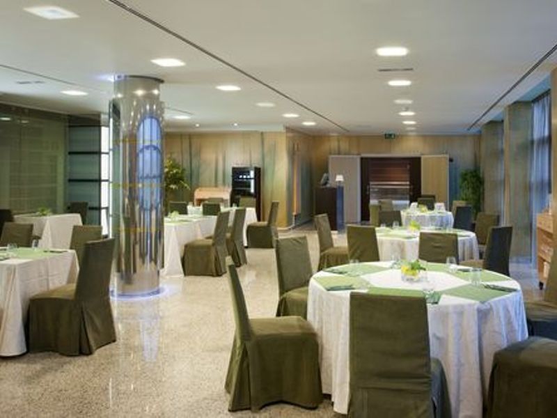 Crowne Plaza Airport Hotel 4*