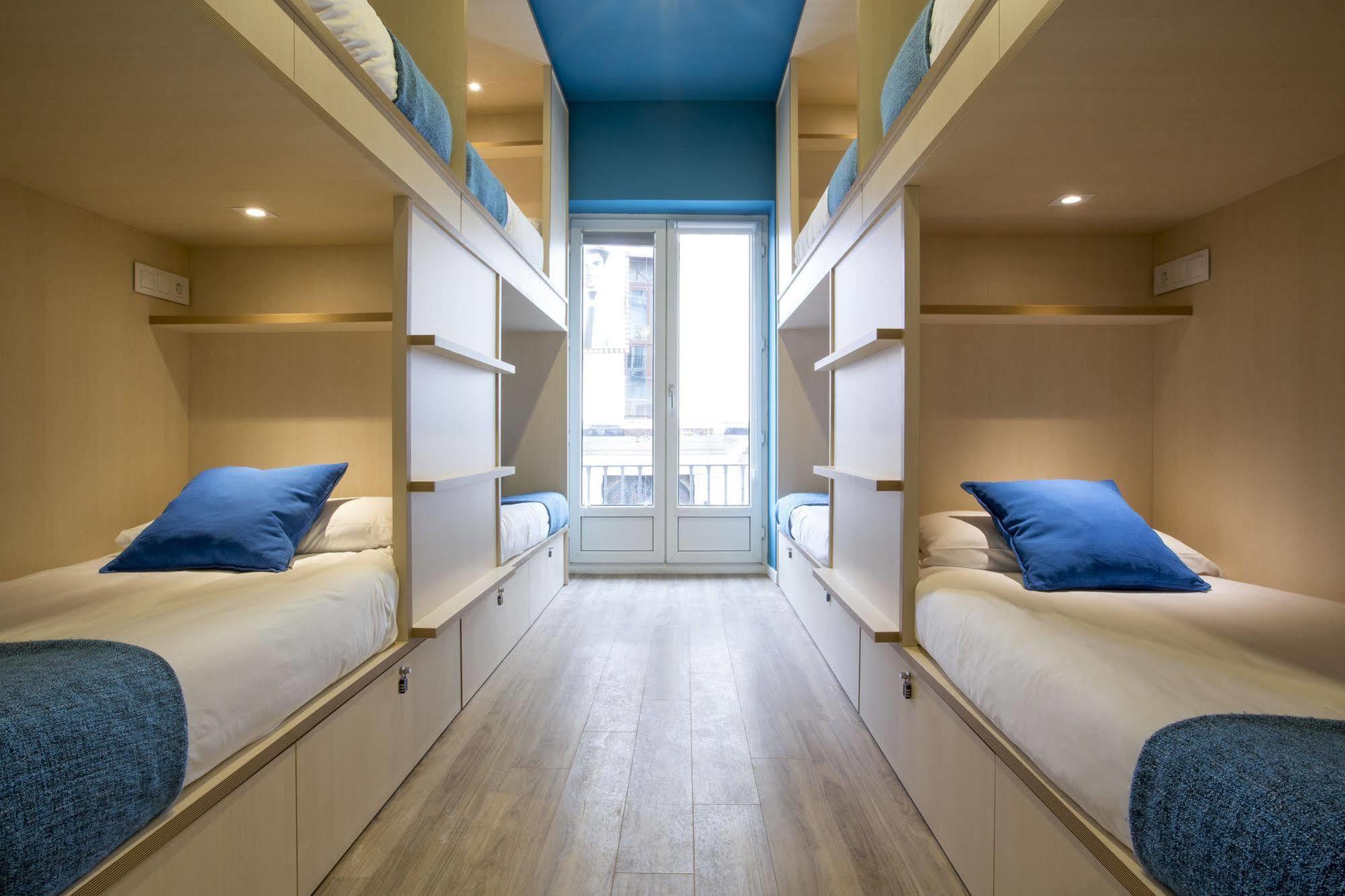 Hostal Mola *