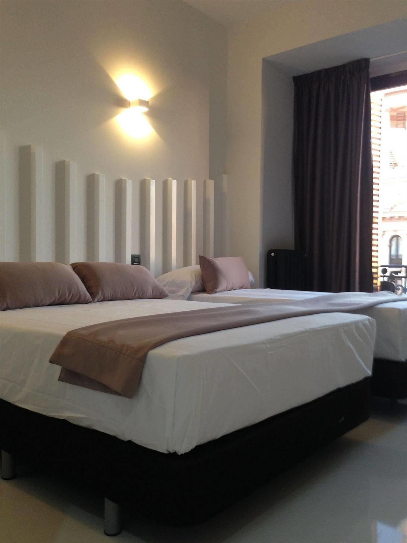 Gran Via 44 Hostal Madrid
