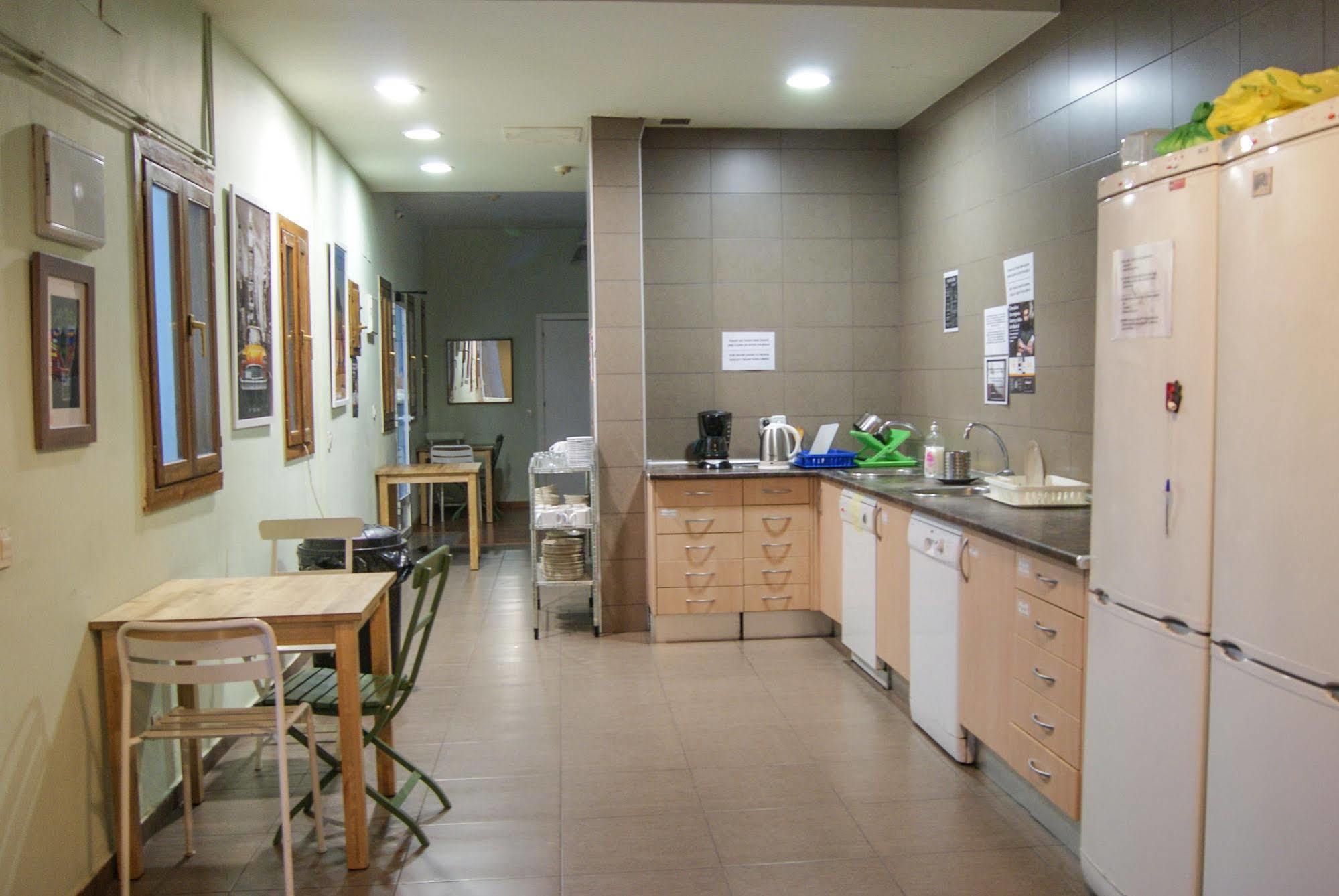 Mad4you Hostal *