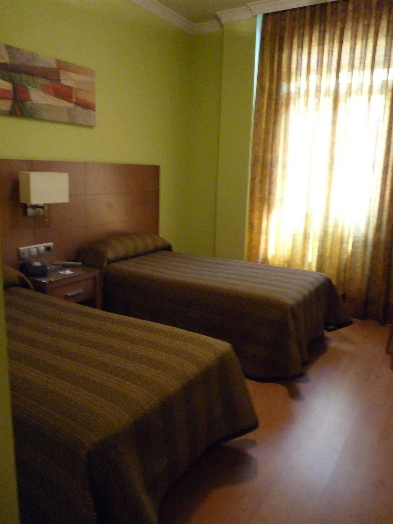Hotel 4c Puerta Europa 2*