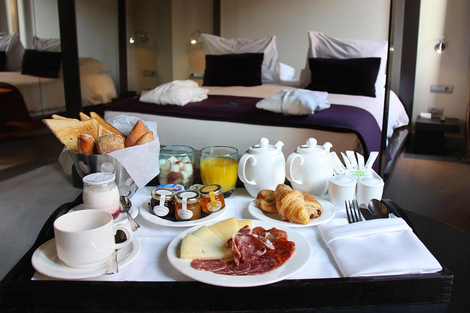 Radisson Blu Hotel, Prado 4*