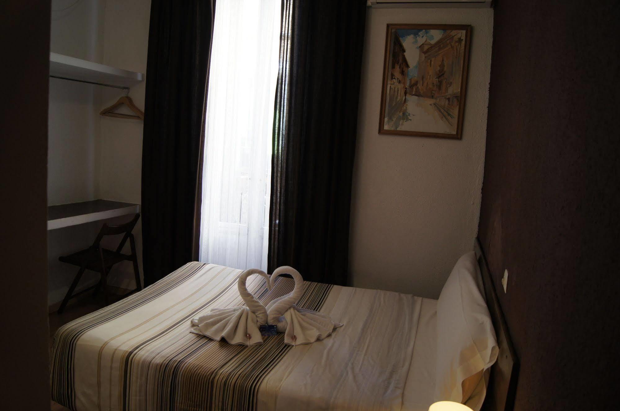A Nuestra Senora De La Paloma Hostal Madrid