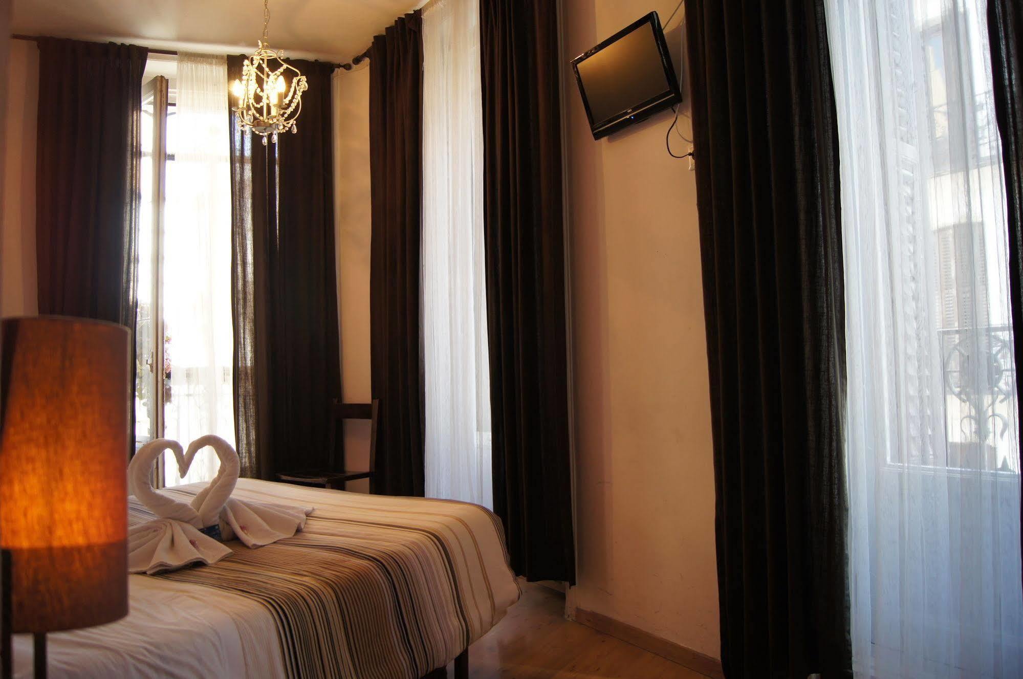 Hostal A Nuestra Senora De La Paloma Madrid