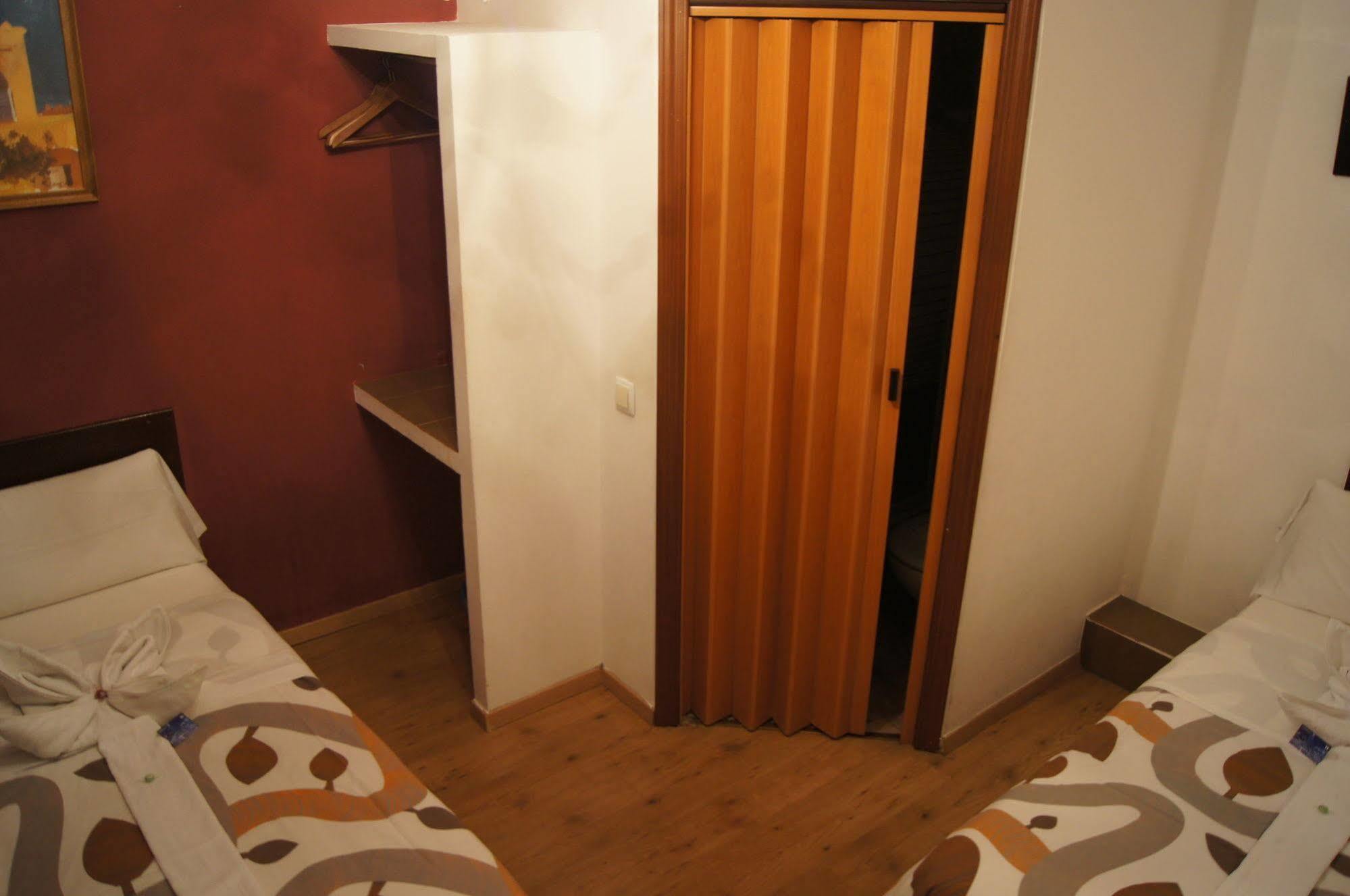 A Nuestra Senora De La Paloma Hostal Madrid