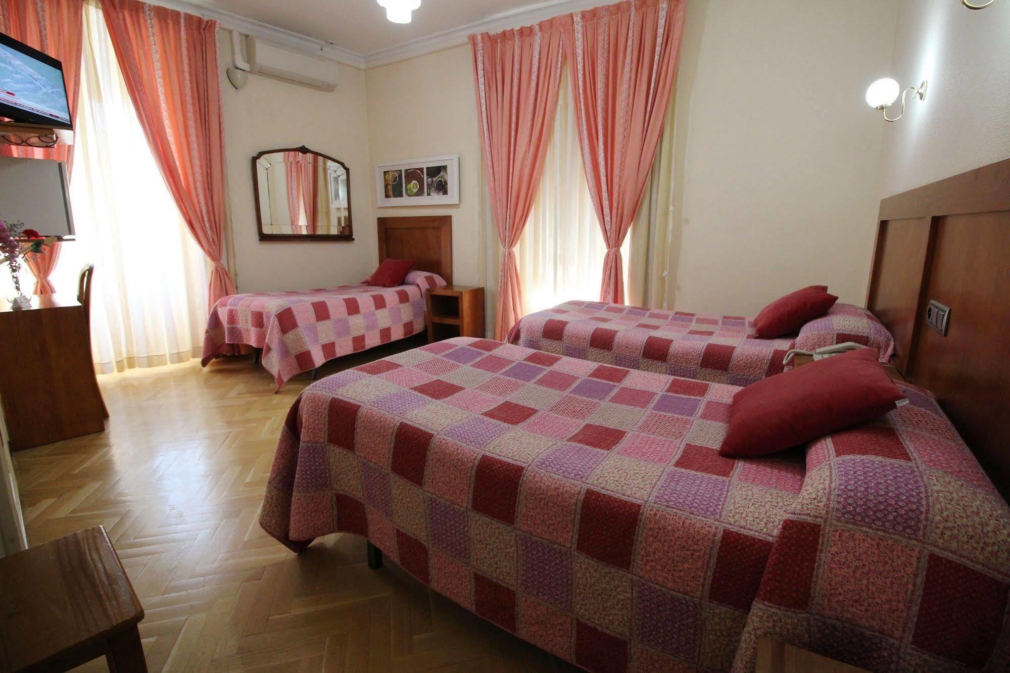 Guest house Greco Gran Via 2*