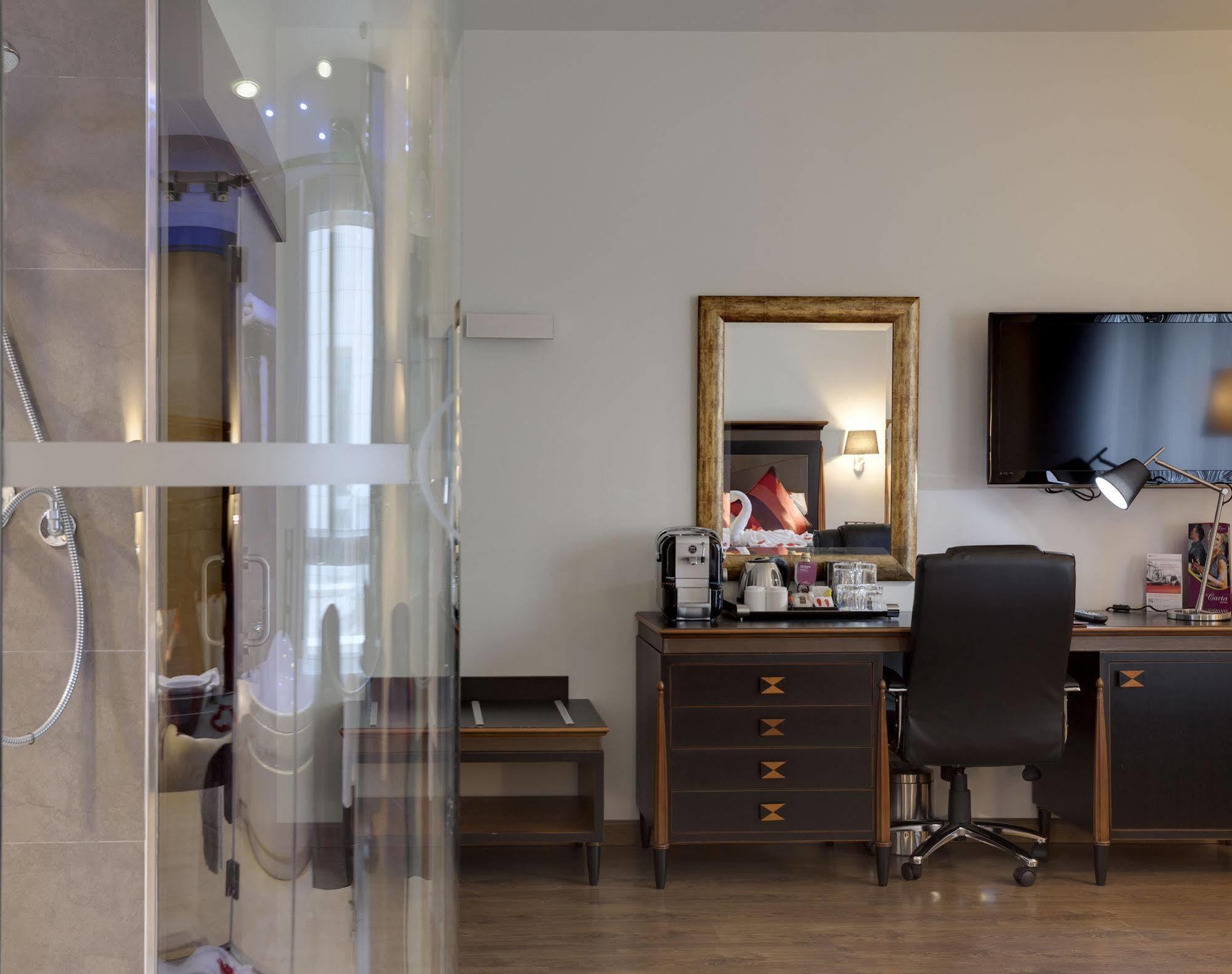 Hotel Crowne Plaza Airport 4*